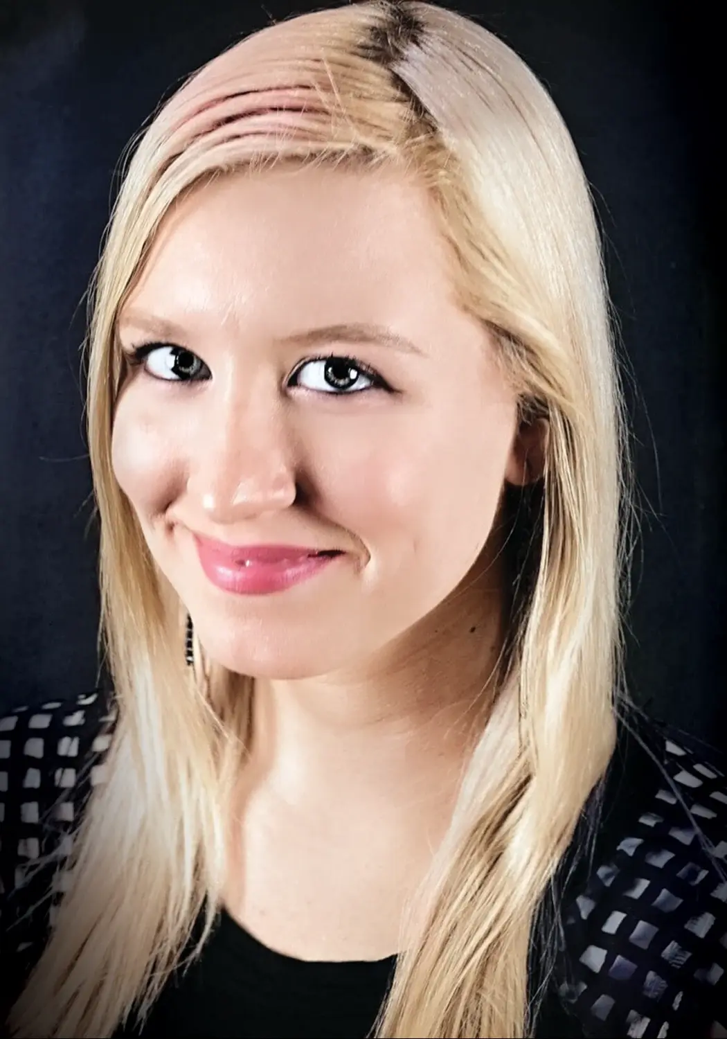 Natalya colour headshot